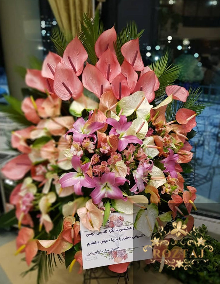 تاج گل ریال روی پایه فلزی